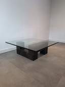 Design Couchtisch mit Marmor und Glas