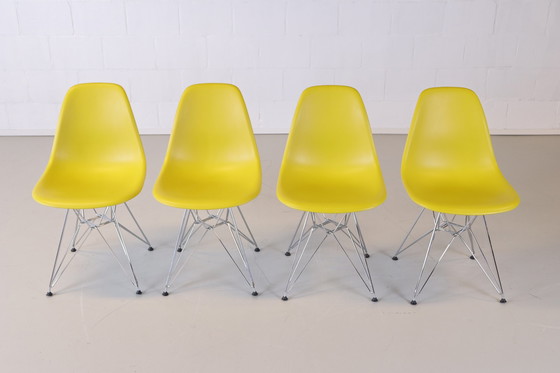 Image 1 of 4x Vitra Eames Plastic DSR grün/gelb