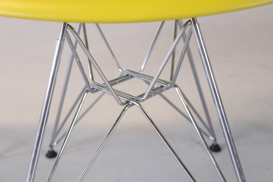 Image 1 of 4x Vitra Eames Plastic DSR grün/gelb