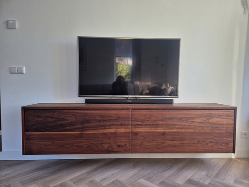 TV-Schrank Nussbaum massiv