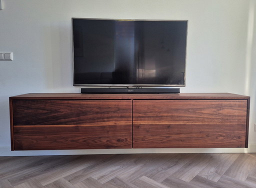 TV-Schrank Nussbaum massiv