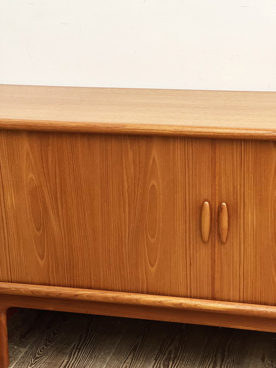 Image 1 of Mid Century Modernes dänisches Teakholz-Sideboard mit Tambour-Türen von Dyrlund, Dänemark