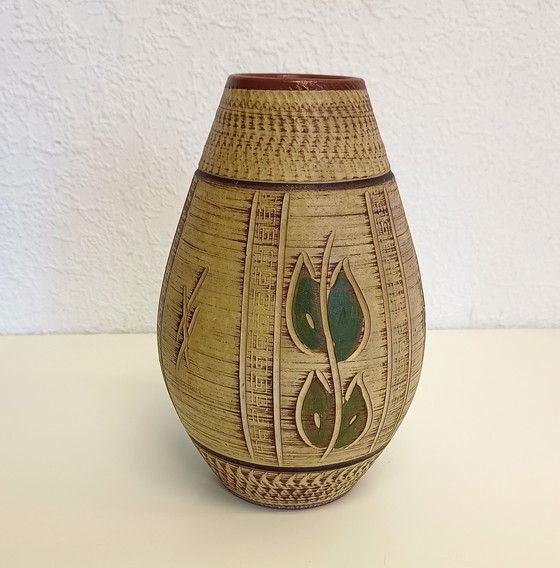 Image 1 of Sgrafitto-Vase