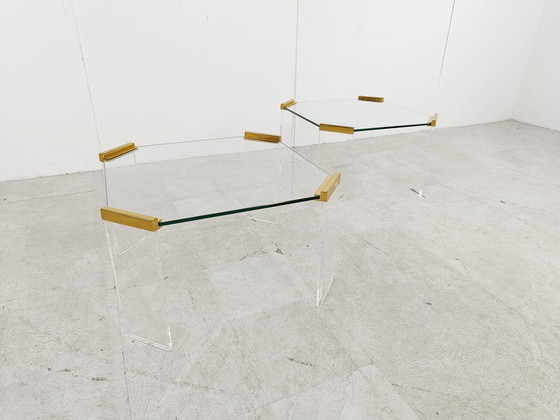 Image 1 of 2x Couchtische aus Plexiglas und Messing