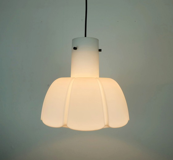 Image 1 of große glashütte limburg PENDANT LIGHT weiß blumenförmiges opalglas schirm