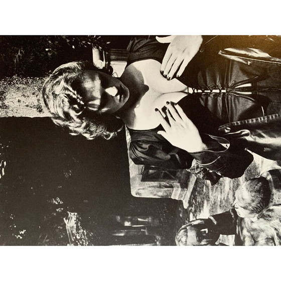 Image 1 of Vintage-Fotogravüre "Père Lachaise, Grab von Talma, Paris" von Helmut Newton, Frankreich 1970