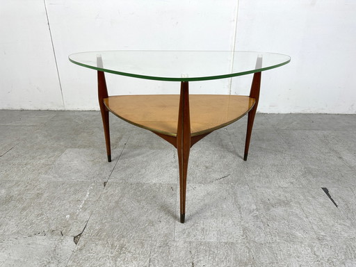 Dreibeiniger italienischer Couchtisch aus der Mid century