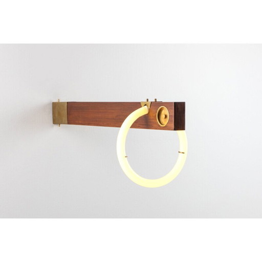 Vintage-Wandleuchte aus Nussbaum und Messing von Angelo Brotto, 1970er Jahre