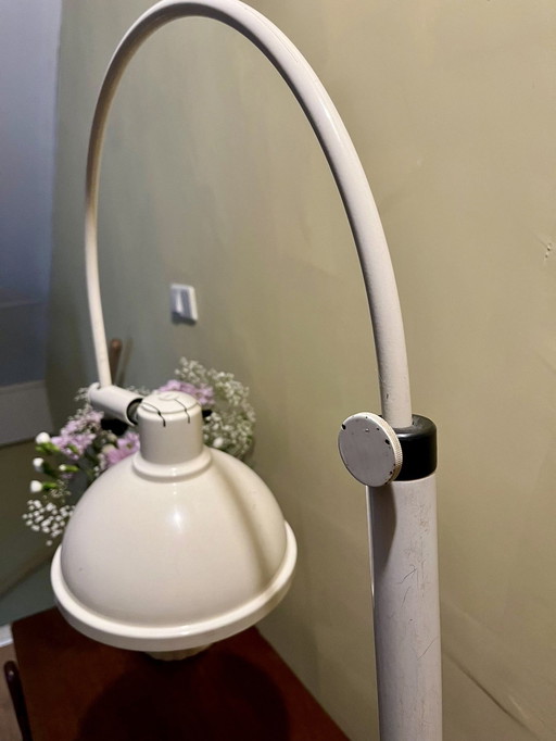 Weiße Bogenlampe