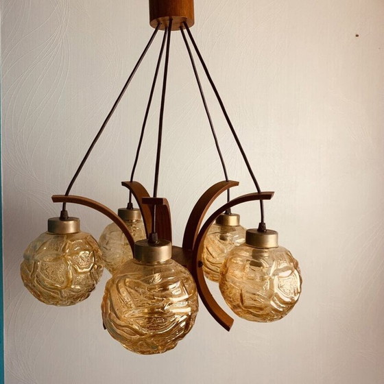 Image 1 of Vintage-Kronleuchter aus Teakholz und schillerndem Glas