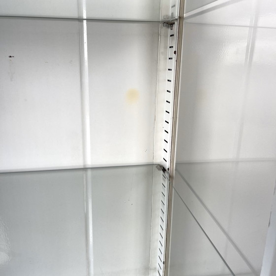 Image 1 of Stahl-Arztschrank auf verchromten Beinen