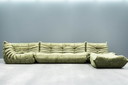 Sitzgelegenheiten in der Togo-Lounge