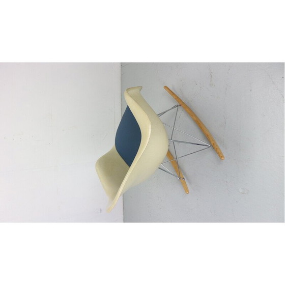 Image 1 of Alter Schaukelstuhl aus Fiberglas und blauem Kunstleder von Herman Miller für Eames, 1970