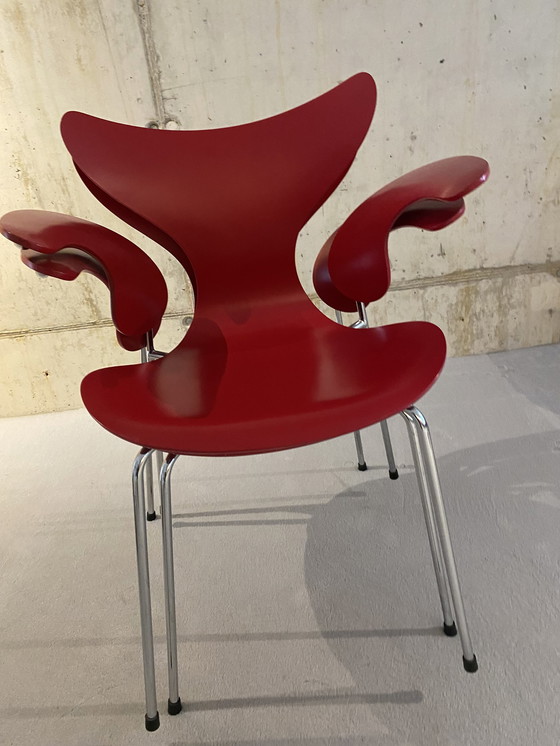 Image 1 of 2x Fritz Hansen 'Lily' Stuhl