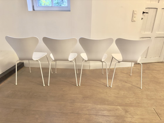 Image 1 of 4x Fritz Hansen Serie 7 Schmetterlingsstuhl Monochrom von Arne Jacobsen