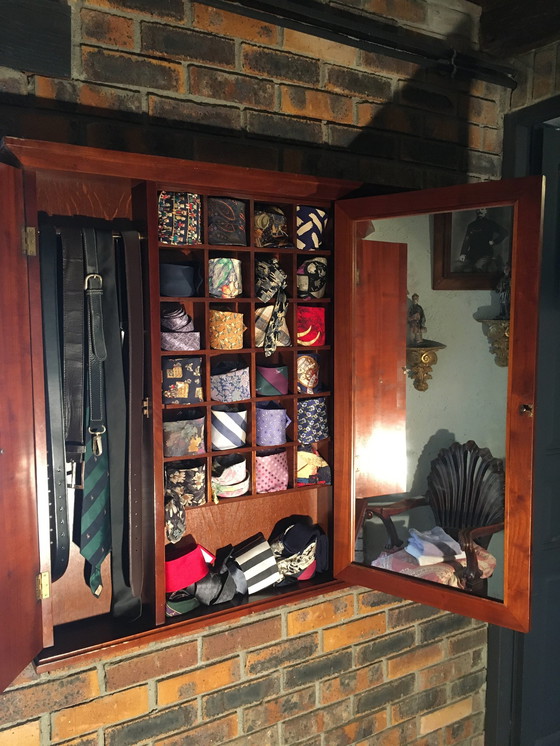 Image 1 of Vintage-Wandkrawatte "Felix Monge" aus Kirschholz mit Spiegeln