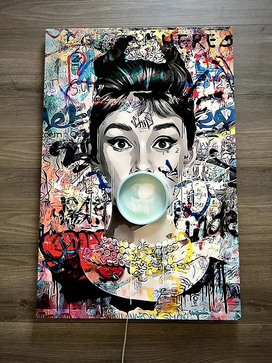 Image 1 of Audrey Hepburn Bubblegum LED- Kunst