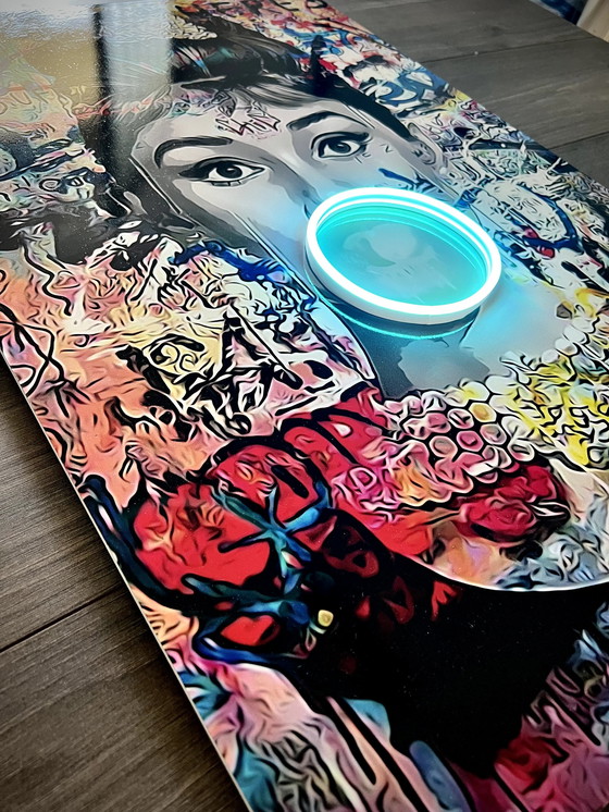 Image 1 of Audrey Hepburn Bubblegum LED- Kunst