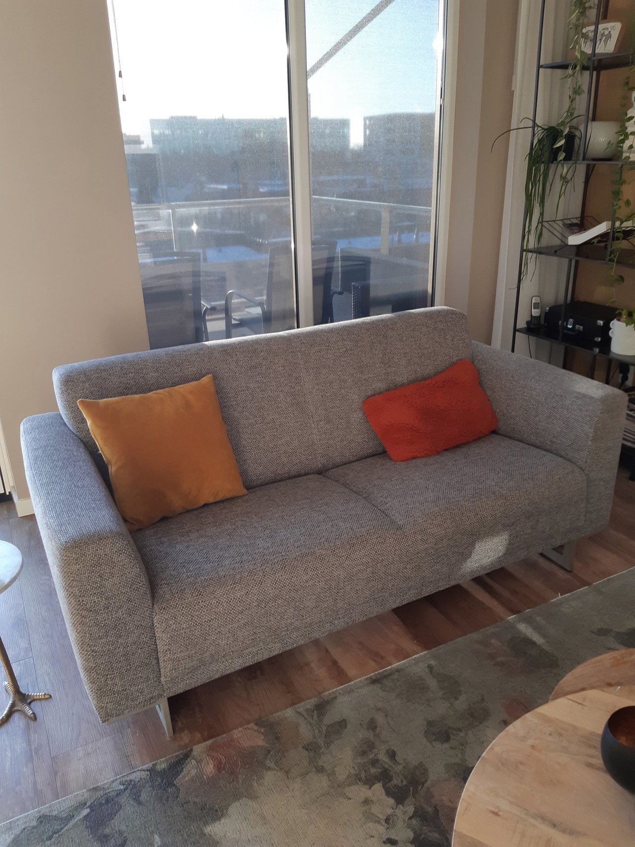 2x Sofa und on sale Hocker zu verkaufen