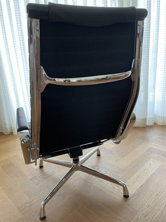 Image 1 of Vitra Eames Ea124 Leder / Chrom