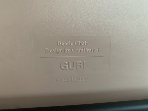 Image 1 of 6X Gubi Beetle Dining Chair Sweet Pink mit schwarzem Metallgestell