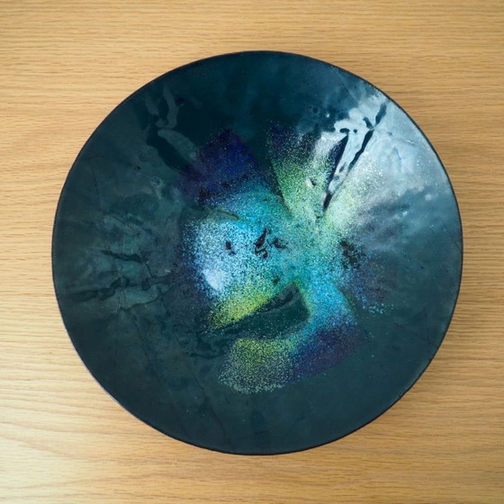 Image 1 of 1970S Emaillierte Metallschale signiert vom Künstler