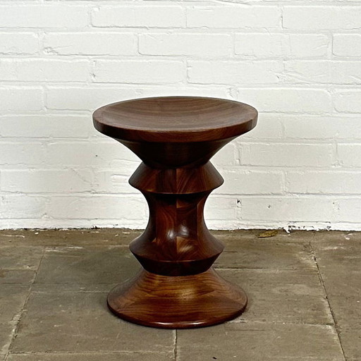 Vitra Hocker Modell C, entworfen von Charles & Ray Eames.