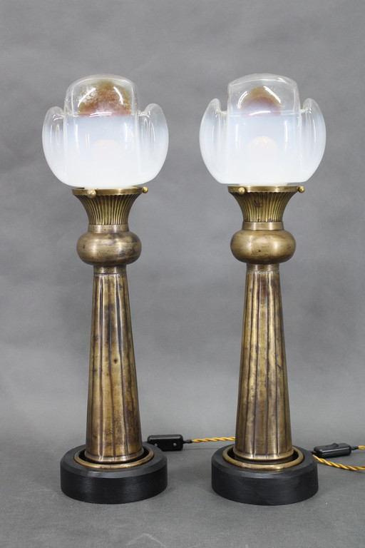 1940S Paar italienische restaurierte Messing-Tischlampen mit Glasschirmen