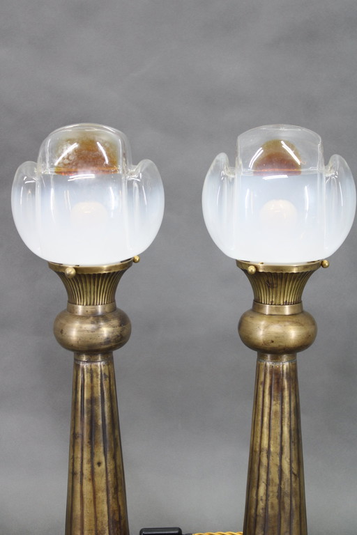 1940S Paar italienische restaurierte Messing-Tischlampen mit Glasschirmen
