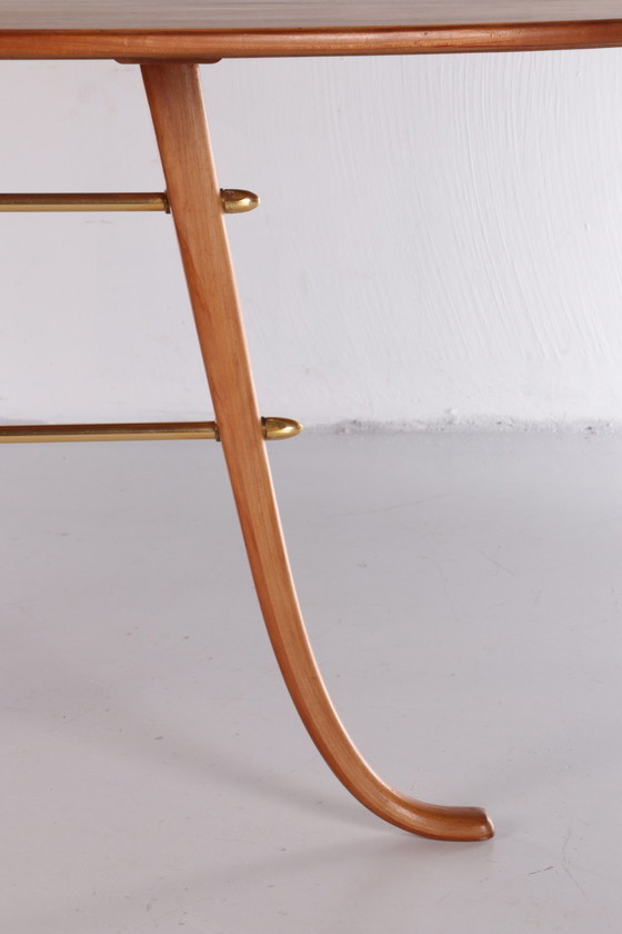 Image 1 of Vintage Couchtisch mit 3 Beinen und Messing Details Skandinavien.