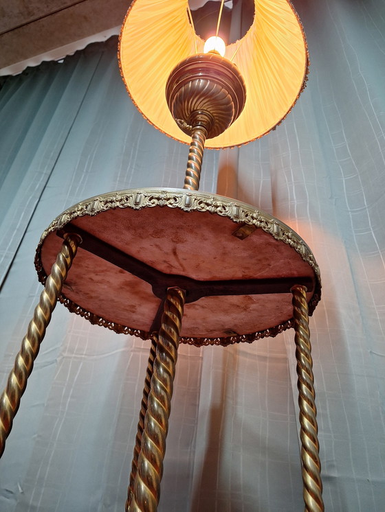 Image 1 of Altmodische Stehlampe mit Marmorplatte