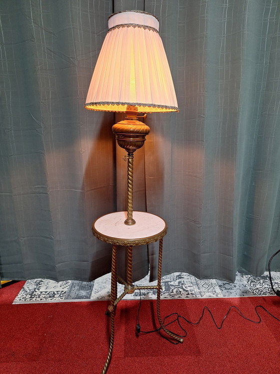 Image 1 of Altmodische Stehlampe mit Marmorplatte