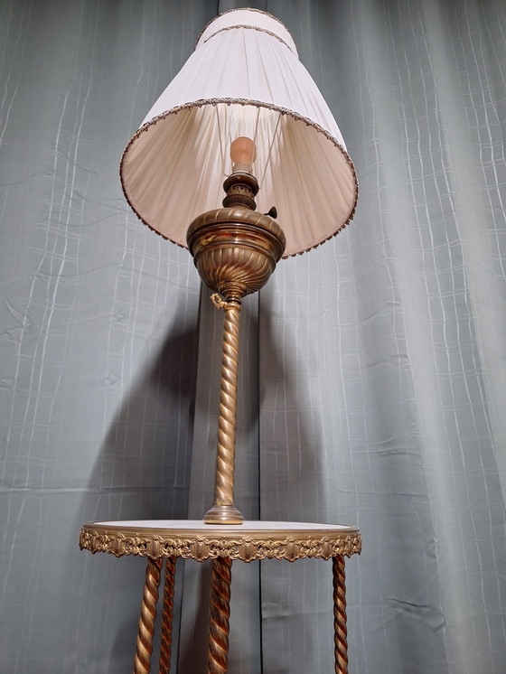 Image 1 of Altmodische Stehlampe mit Marmorplatte