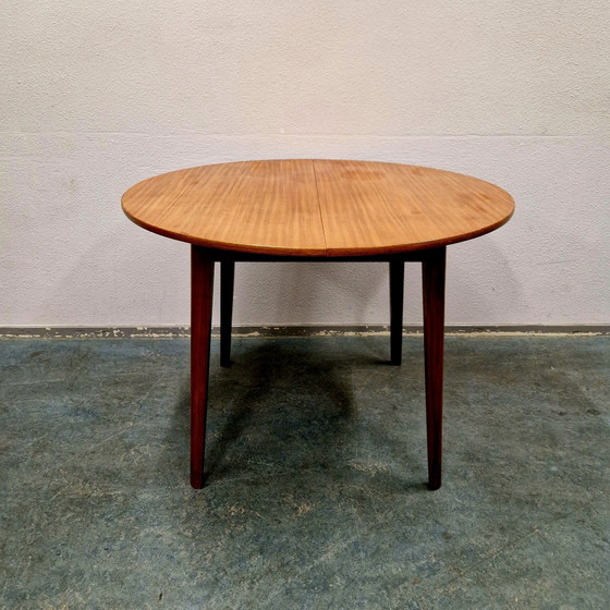 Image 1 of Runder klappbarer Vintage-Esstisch