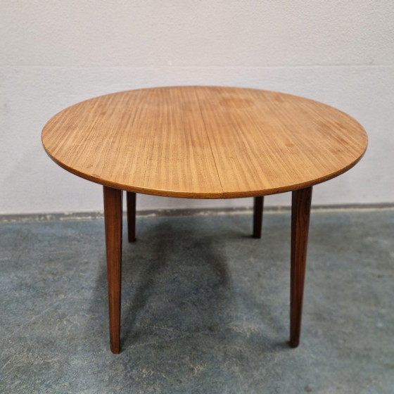 Image 1 of Runder klappbarer Vintage-Esstisch