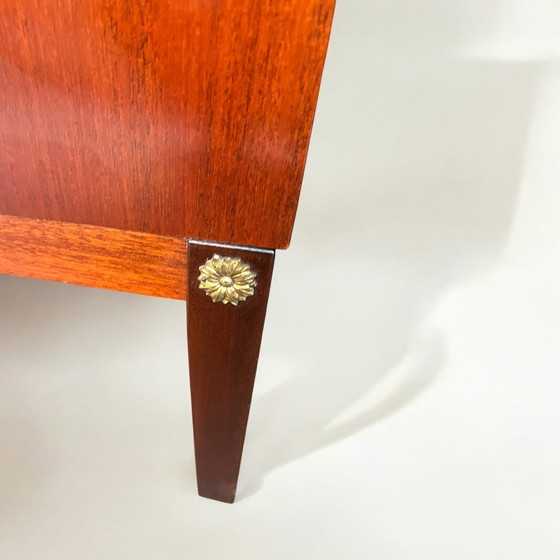 Image 1 of Dänisches Buffet aus Mahagoni mit Messingapplikationen ca. 20er bis 40er Jahren. 4 Schubladen und 2 Schranktüren - Top-Vintage-Z