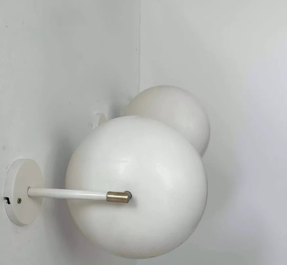 Image 1 of 2X Verstellbare Wandleuchten aus Messing und weißem Metall, Frankreich 1970