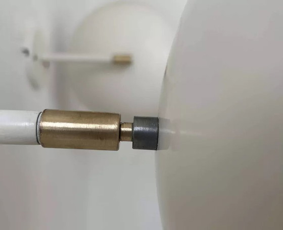 Image 1 of 2X Verstellbare Wandleuchten aus Messing und weißem Metall, Frankreich 1970