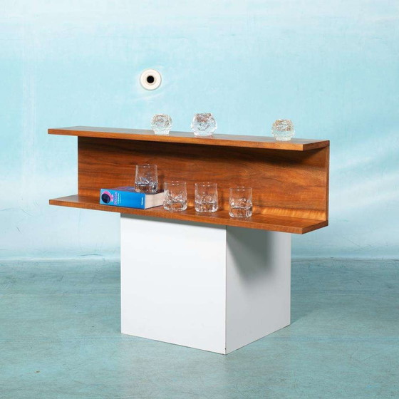 Image 1 of Minimalistische Wandkonsole aus Nussbaum, Midmod-Wandschrank aus Nussbaum