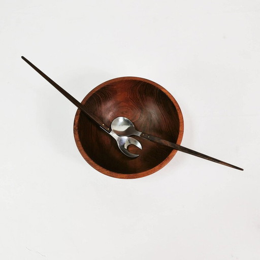 Vintage Schale aus Teakholz mit Salatlöffeln aus Metall und Palisanderholz, Dänemark 1960