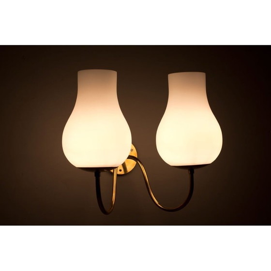 Image 1 of Wandlampe aus Opalglas und Messing, Schweden, 1940er Jahre