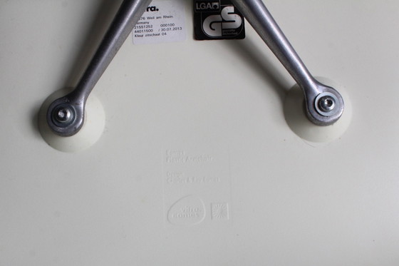 Image 1 of 2 x Vitra Eames DAL Stuhl