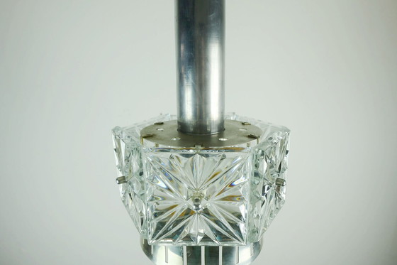 Image 1 of Elegante Pendelleuchte aus der Mitte des 20. Jahrhunderts, Kristallglas und Metall, 6 Glasprismen, 1960er Jahre