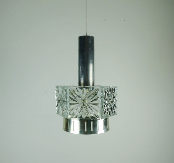 Image 1 of Elegante Pendelleuchte aus der Mitte des 20. Jahrhunderts, Kristallglas und Metall, 6 Glasprismen, 1960er Jahre