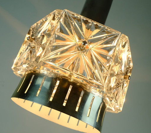 Elegante Pendelleuchte aus der Mitte des 20. Jahrhunderts, Kristallglas und Metall, 6 Glasprismen, 1960er Jahre