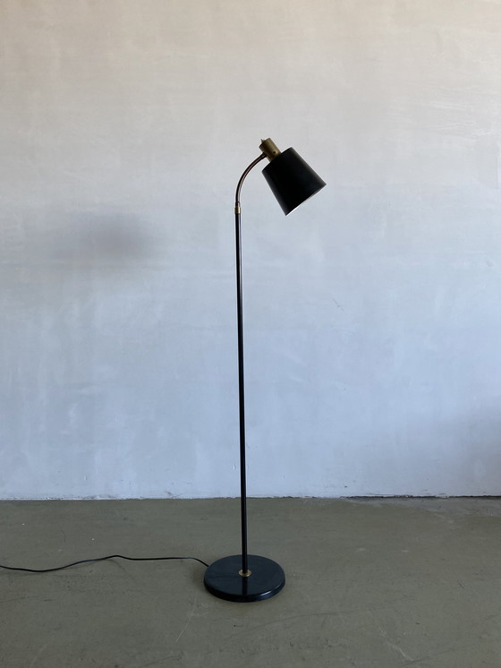 Image 1 of Stehlampe aus Metall und Messing von Itsu, Finnland, 1950er