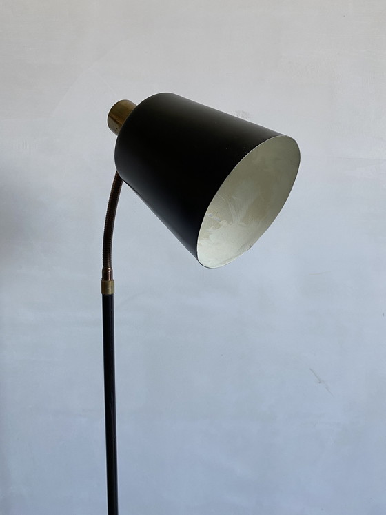 Image 1 of Stehlampe aus Metall und Messing von Itsu, Finnland, 1950er