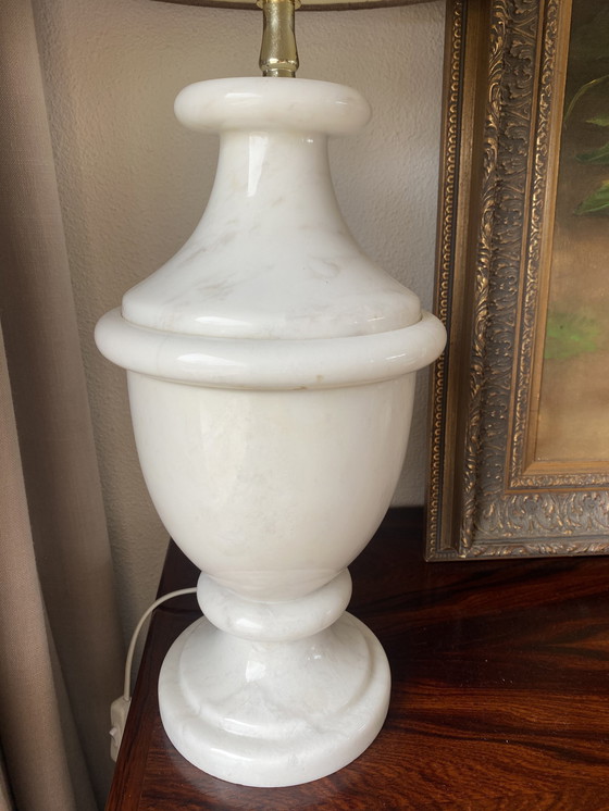 Image 1 of Vintage Tischlampe aus weißem Marmor mit Schirm