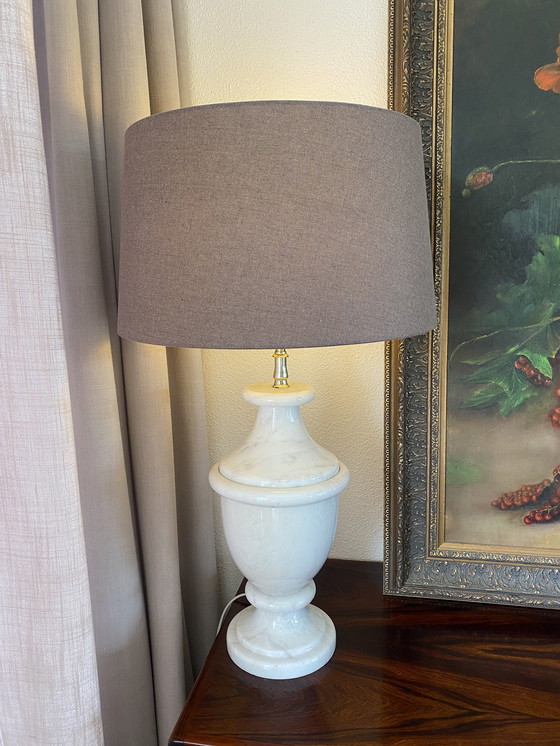Image 1 of Vintage Tischlampe aus weißem Marmor mit Schirm