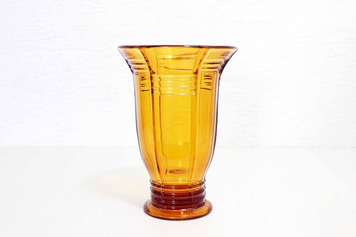 Art Deco Vase aus geformtem Glas 1930er Jahre